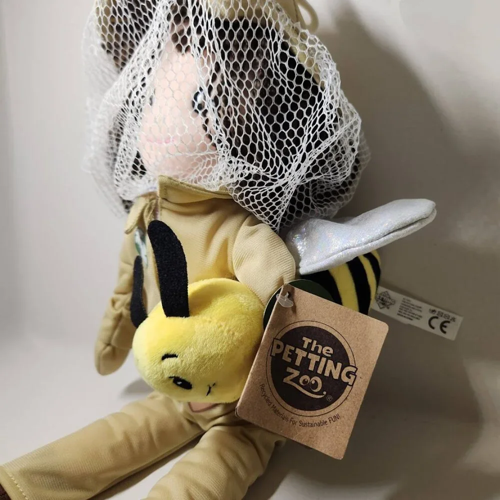 NEW San Diego Zoo Wildlife Alliance Beekeeper Woman Honeybee Bee Beekeeping NEW
